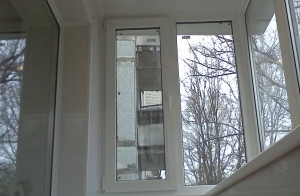 Отделка балкона безшовным пластиком Днепропетровск