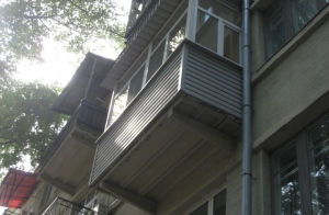 Наружная отделка балкона САЙДИНГОМ Днепропетровск
