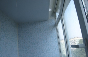 Внутреняя отделка балкона безшовным пластиком  Днепропетровск