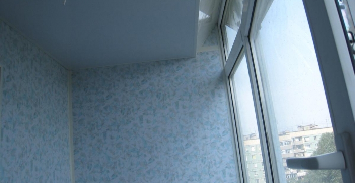 Внутреняя отделка балкона безшовным пластиком  Днепропетровск